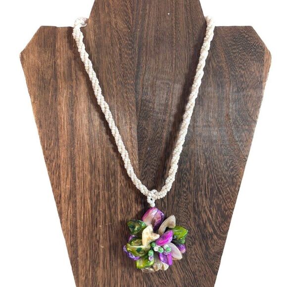 Handmade Seashell Necklace Flower Colorful Statement Piece Mother of Pearl 17" - Picture 2 of 6